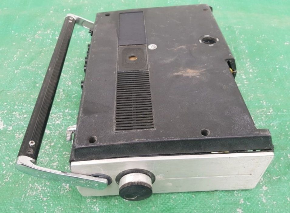 Vând Radio casetofon marca Sony model CF-420L made in japan
