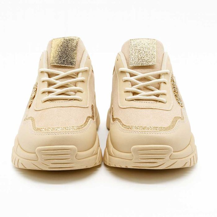 Дамски бежови сникърси с масивна подметка и златисти акценти