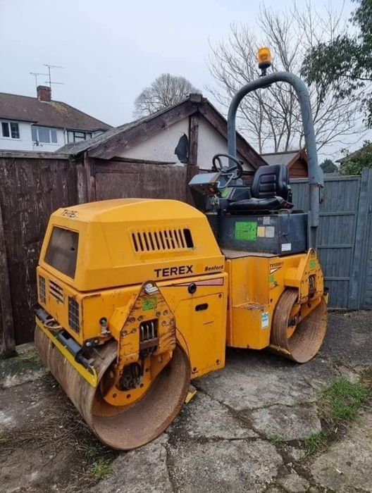 Excavator 4t, Compactor 3.t, Dumper 3.t inchiriez sau execut lucrări