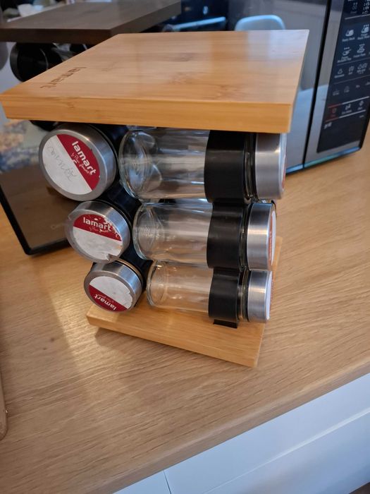 Suport rotativ pentru condimente