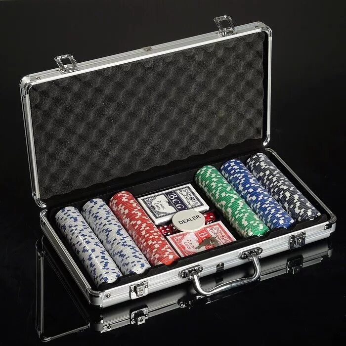 Покерный набор на 300 фишек. Poker + карты. Покер в кейсе . Фишки