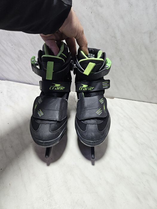 Patine 1044 gheata reglabile   marime 33-34-35-36 și 37 .