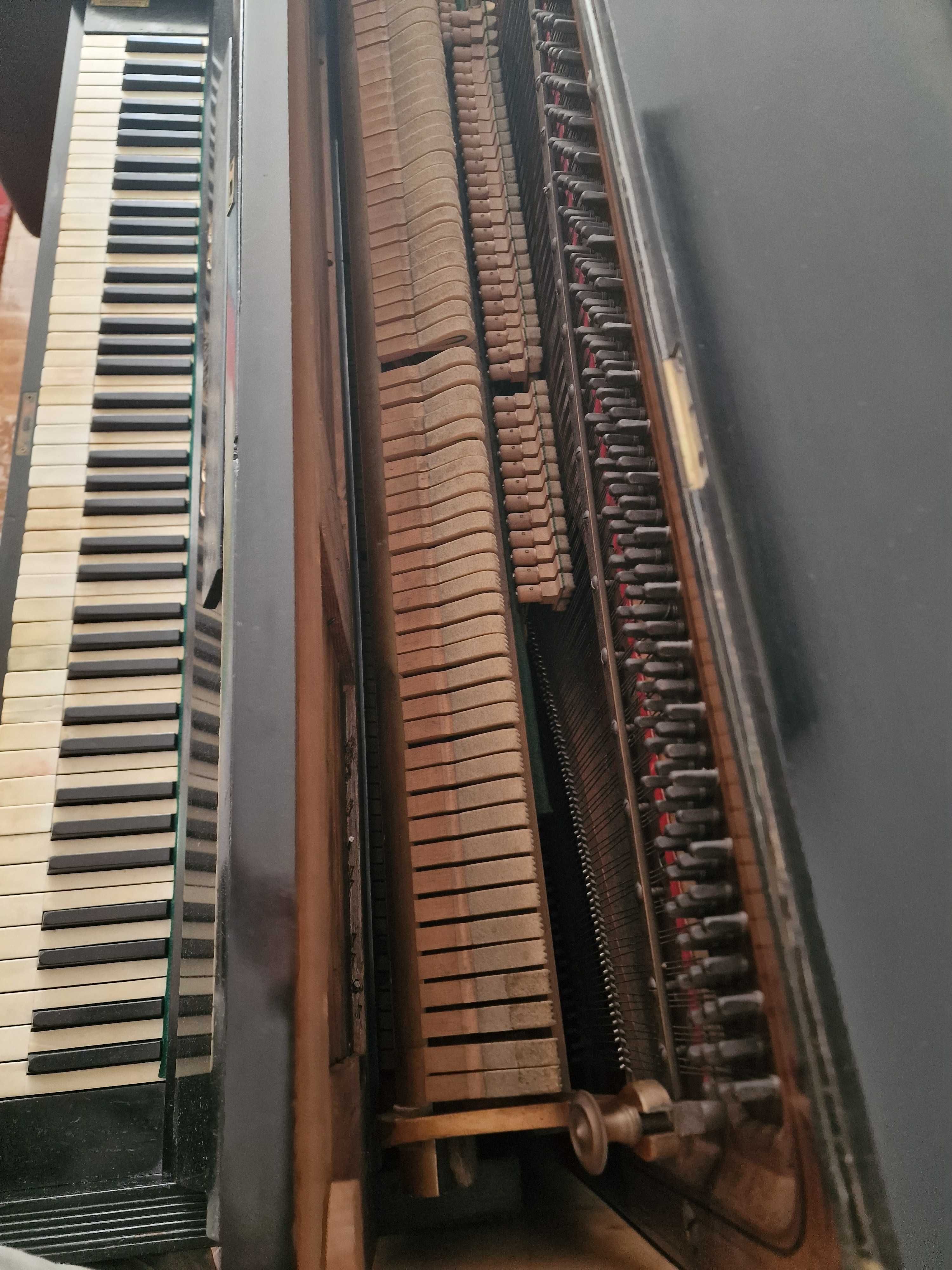 Vând pianină Hooff  &Co BERLIN