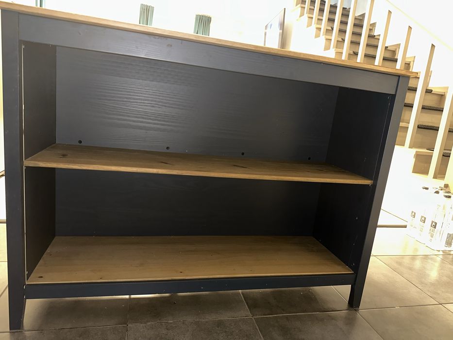 Insula / masa bucatarie + doua scaune