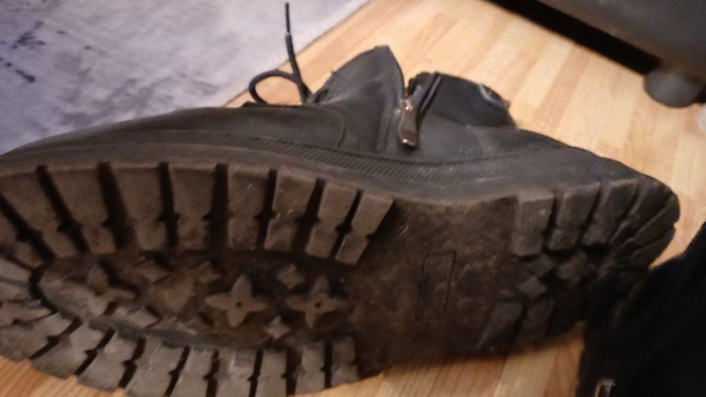 Продам зимние ботинки