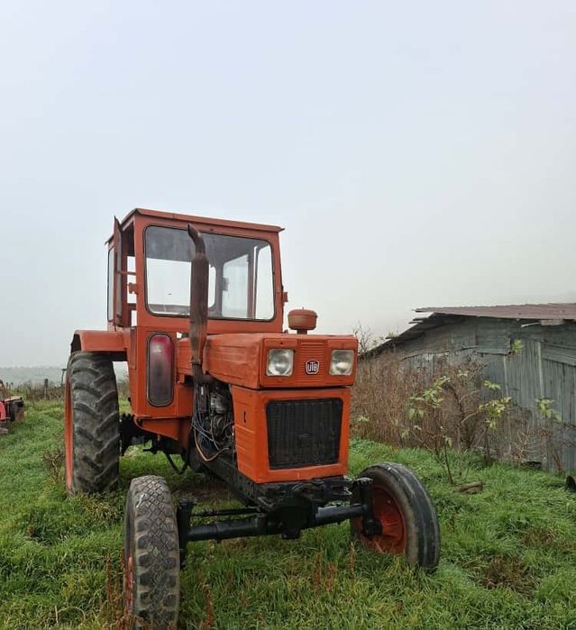 Vând tractor U650