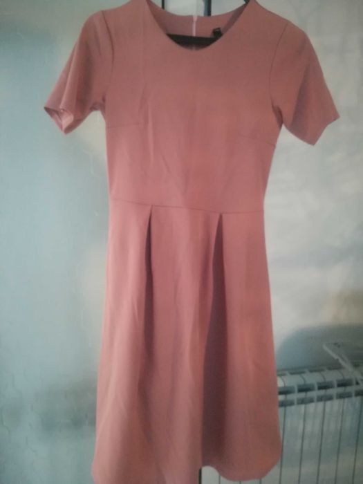 Къси рокли за слаби дами