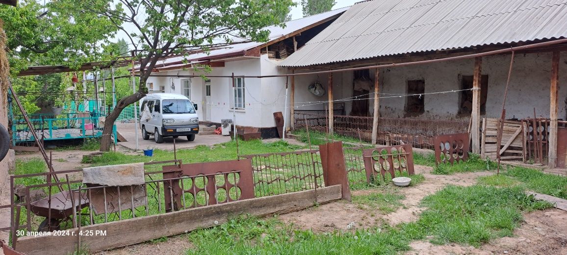 30 соток. Дачабоп хавоси тоза, ёзда салкин, 4 та дача курса болади