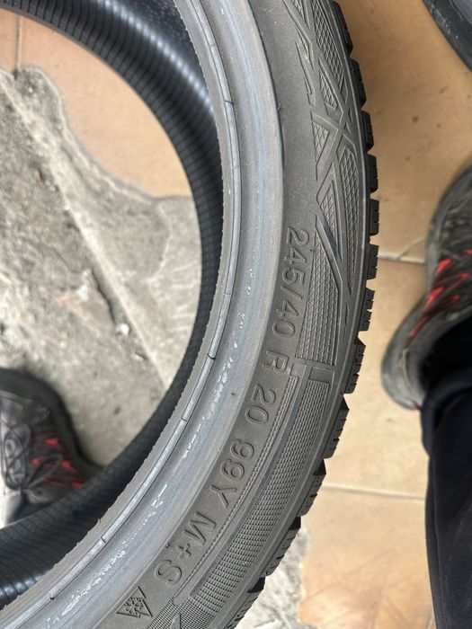 245/40/20-Vredestein