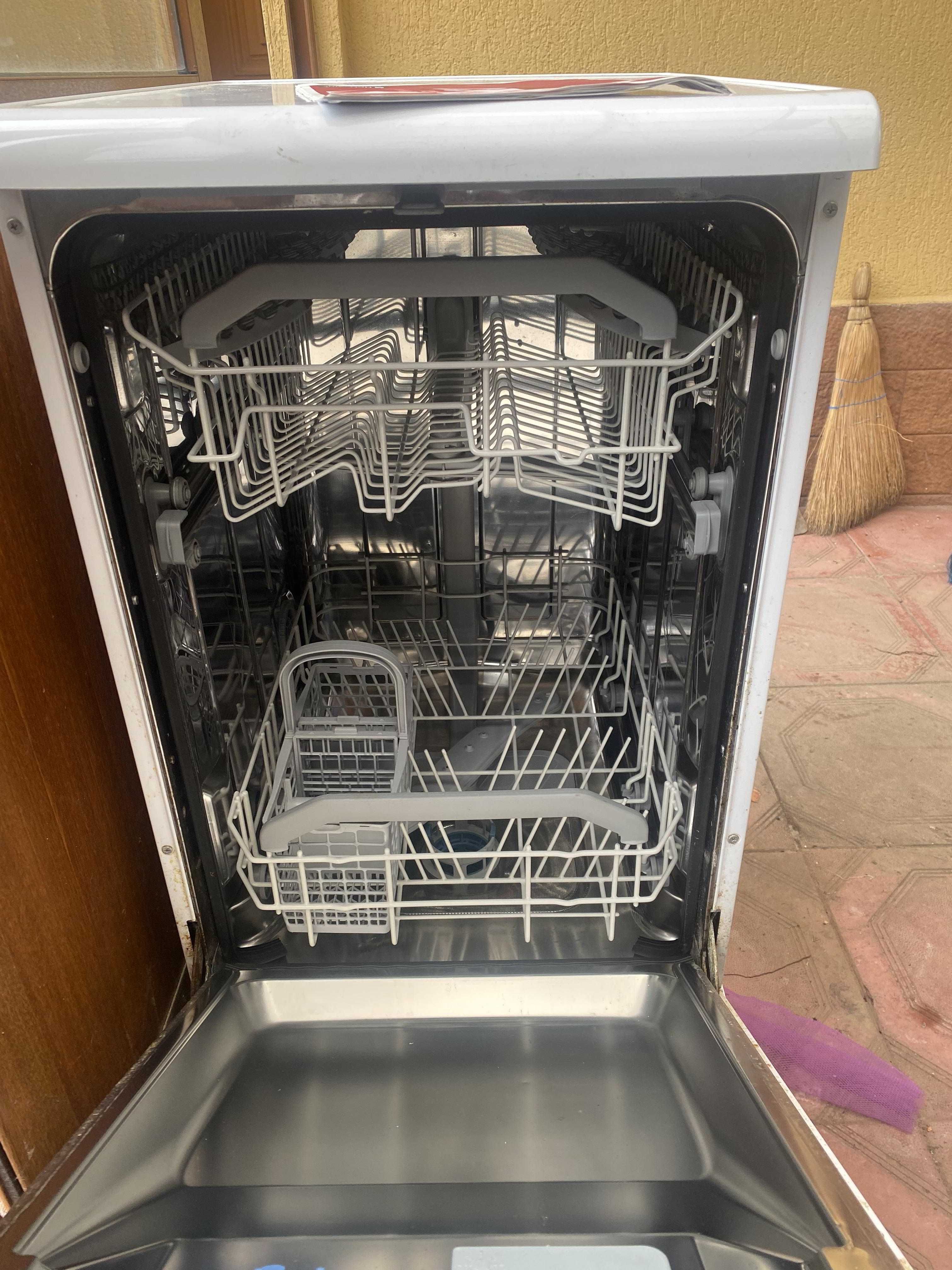 Съдомиялна Ariston Hotpoint LSF 723