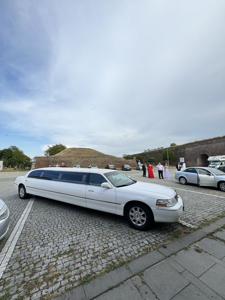 Limuzine Lincoln Town Car de Inchiriat