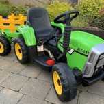 Tractor electric cu remorca nefolosit ca noua