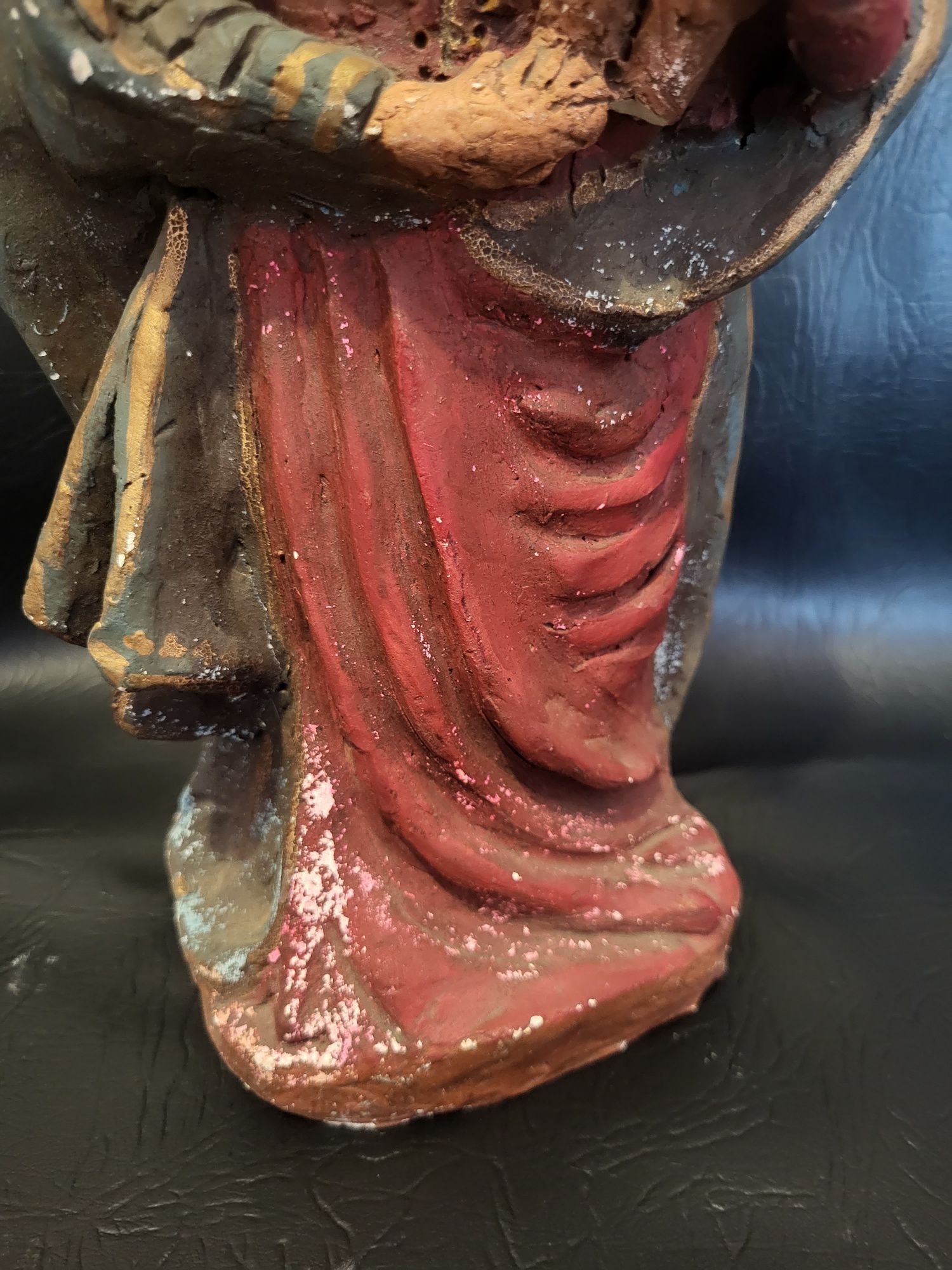 Sculptura veche Fecioara cu Pruncul