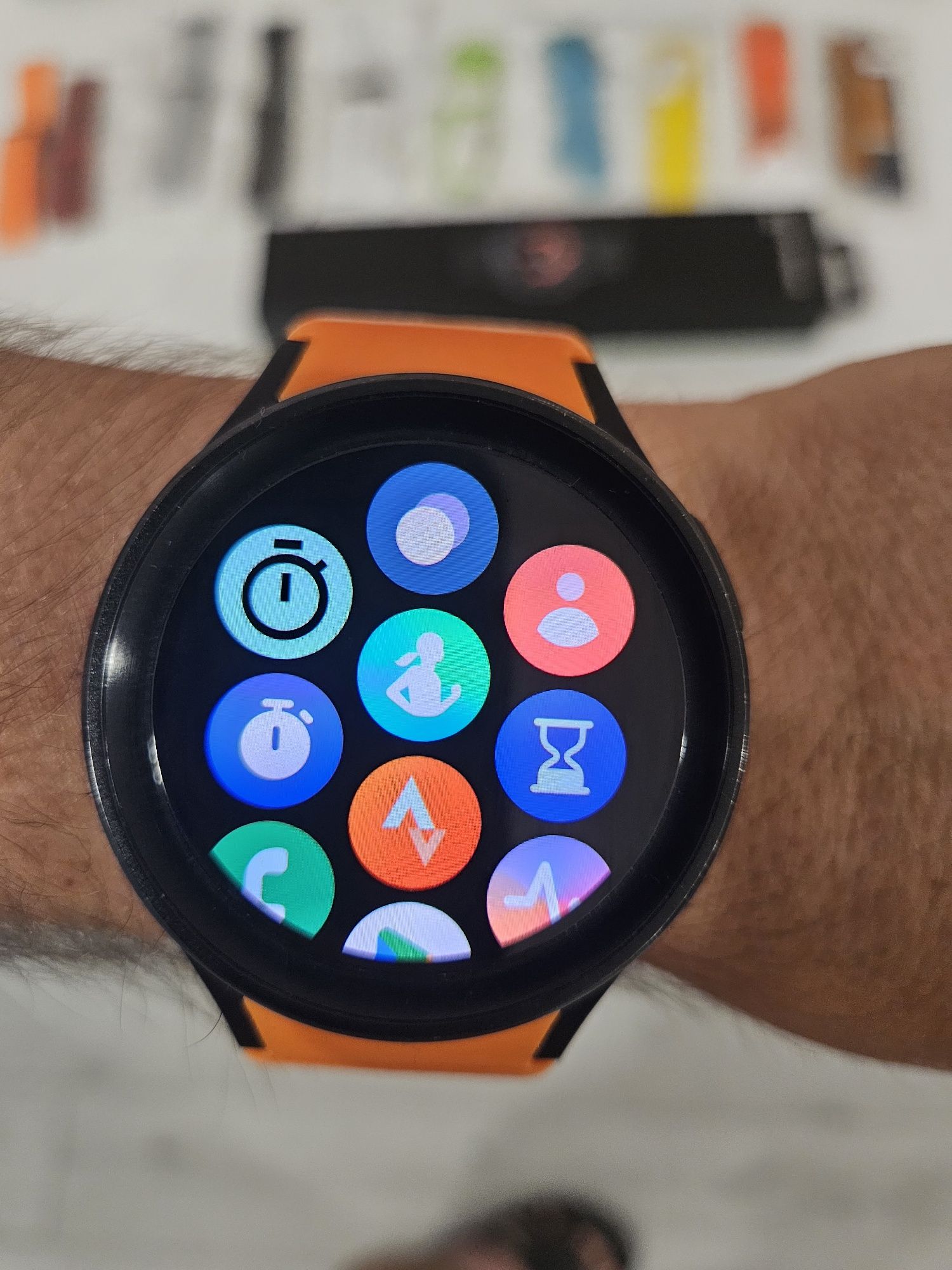Samsung Galaxy watch 5 pro + accessories . Подарък верижки!