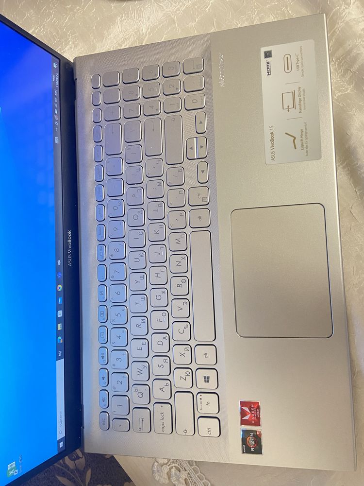 Asus Vivobook лаптоп