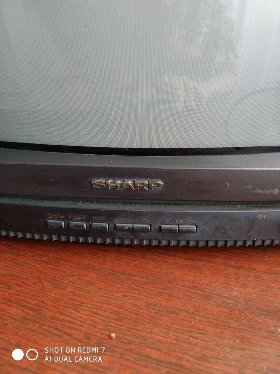 Телевизор Sharp.