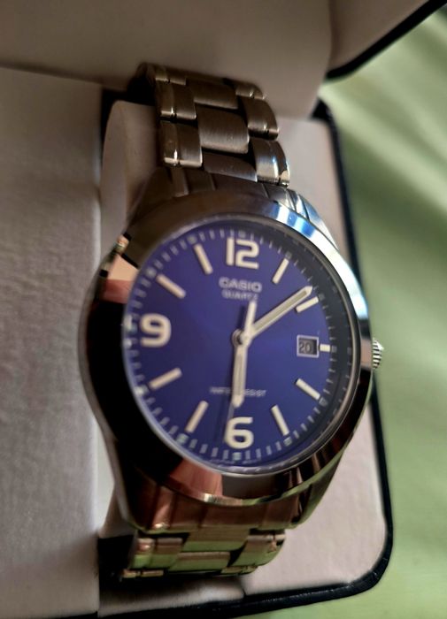Casio чисто нов часовник