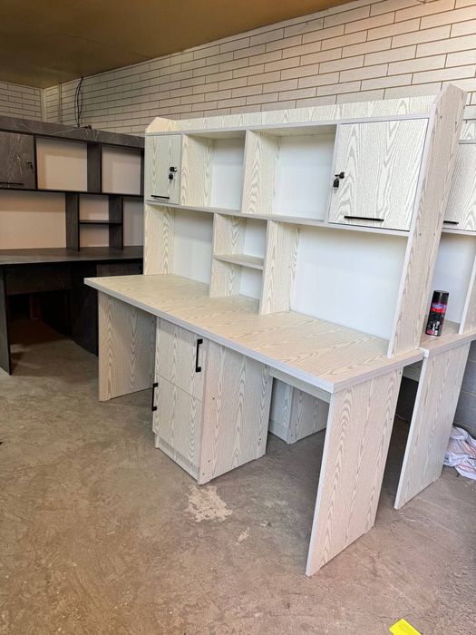 Болалар учун дарс столи 2 та пуфик билан