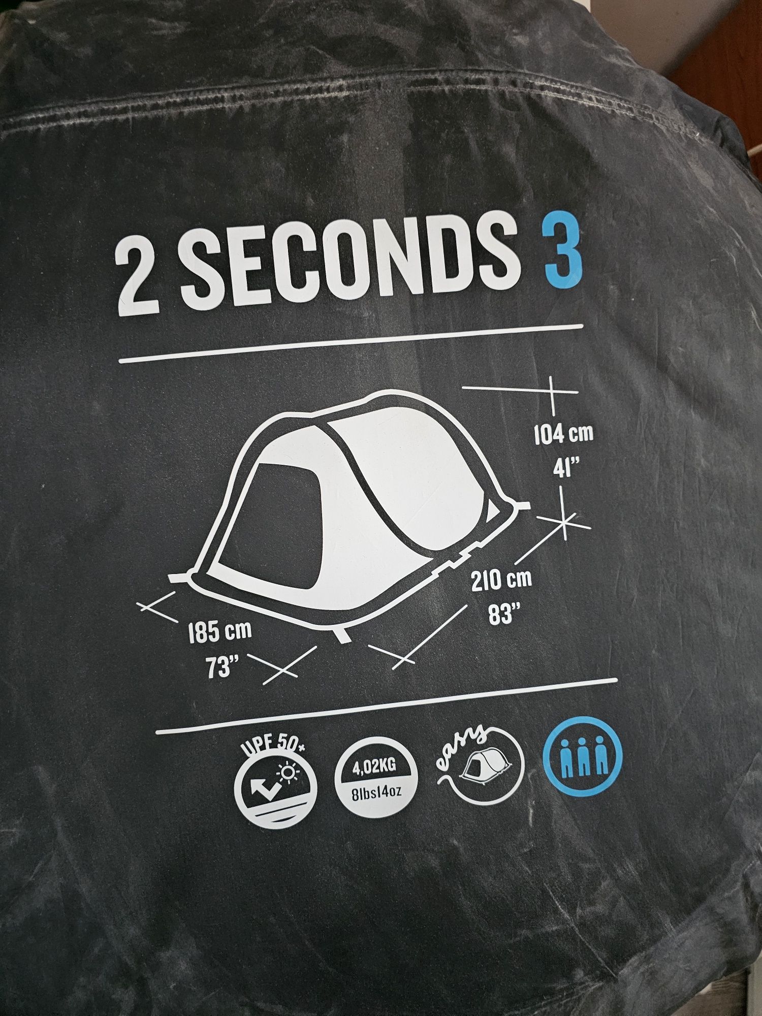 Vand kit de camping: cort, 2 saci de dormit, 2 izoprene, 2 scaune