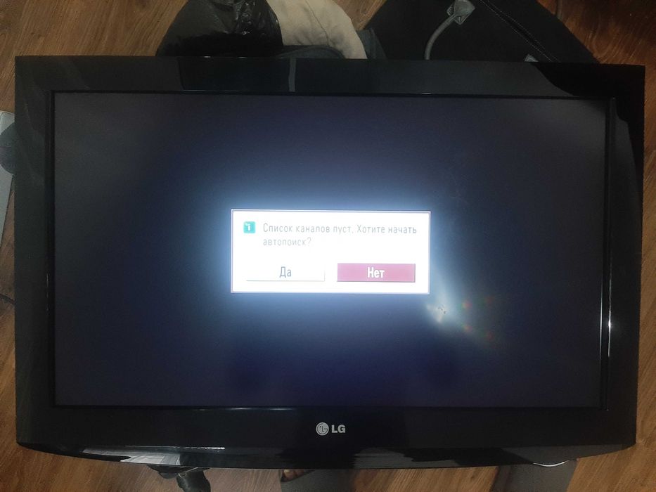 Телевизор LG 32 б/у + кронштейн +тв-приставка