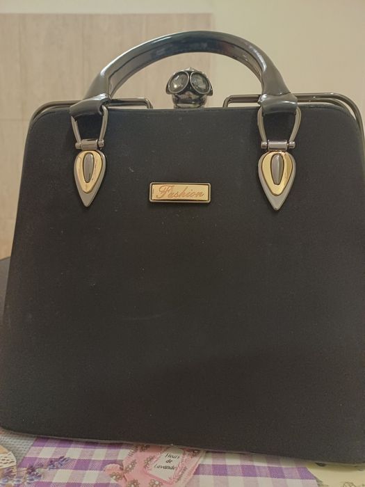 Продавам дамска чанта от велур на fashion