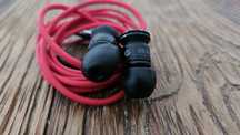 Casti beats cu fir