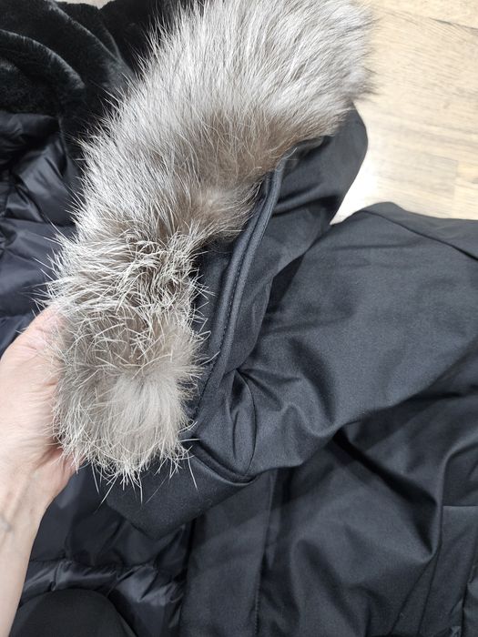 Зимняя куртка (Корея) с натуральным мехом лисы и гусиным пухом

Привез