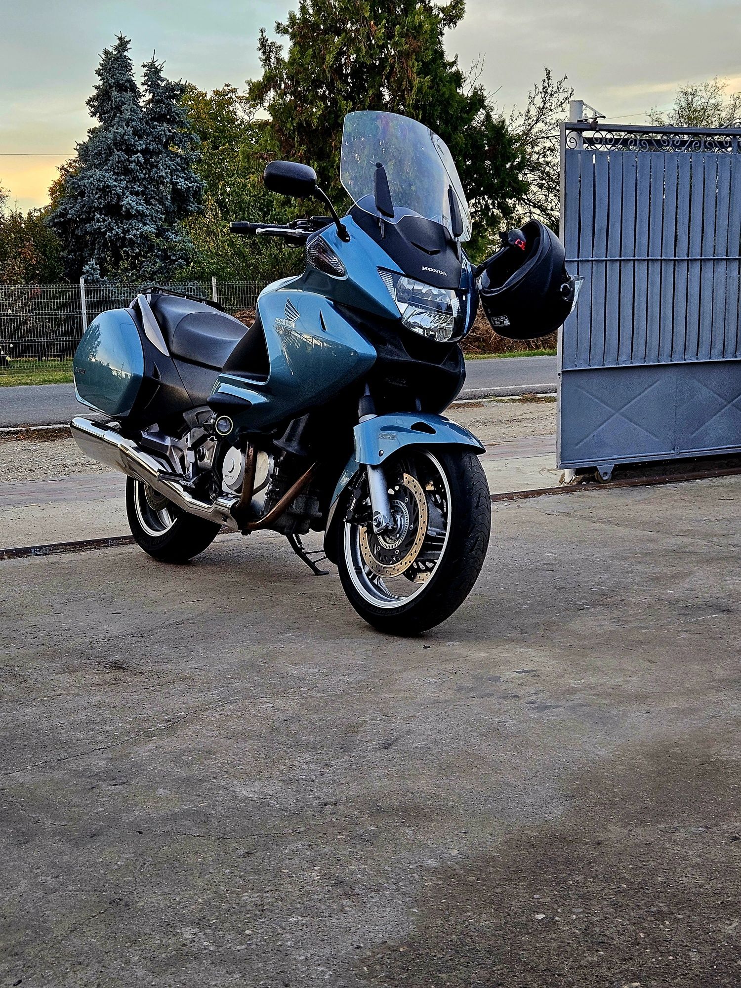 De vânzare Motocicleta  Honda deauville 700