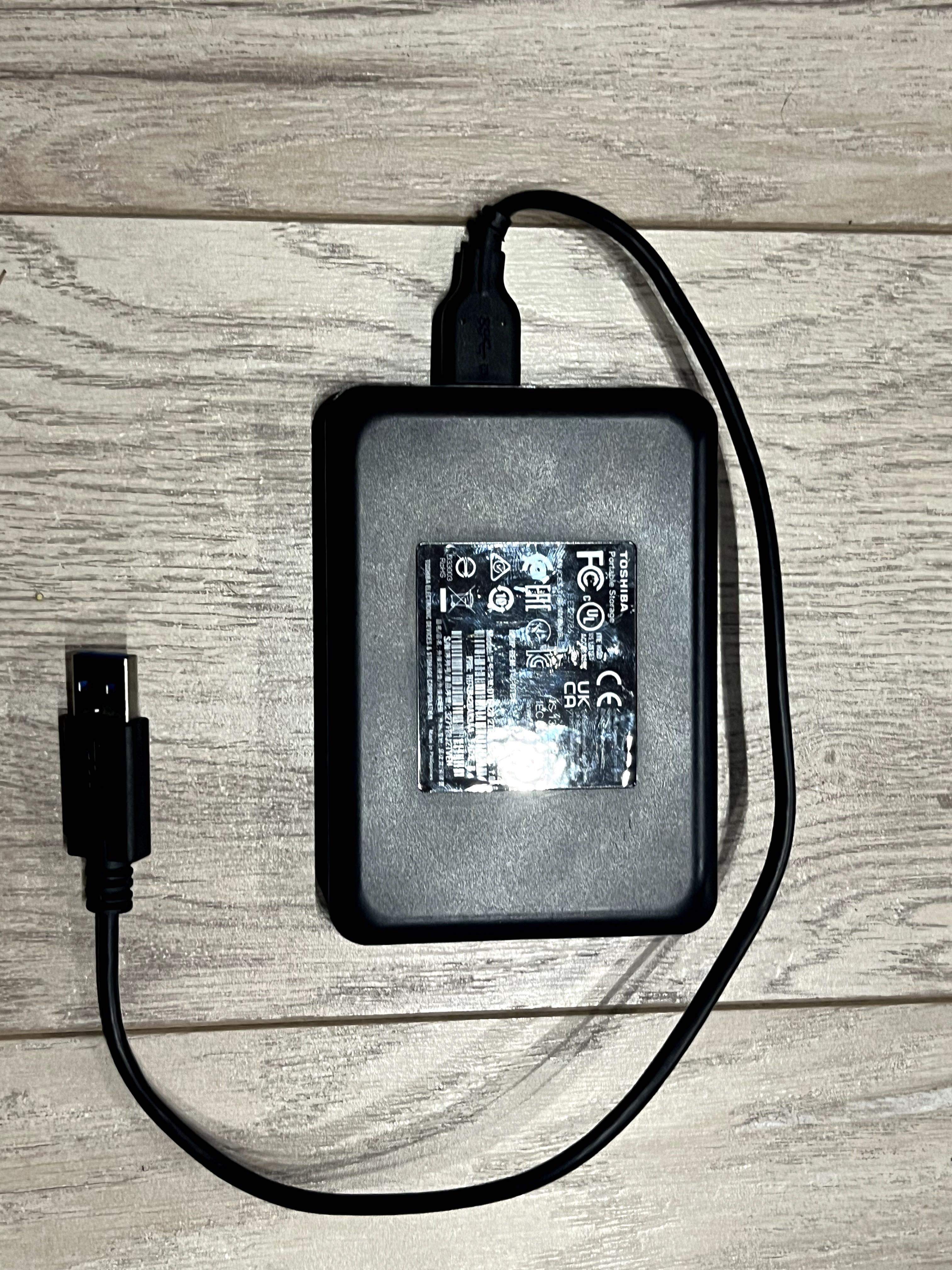 Внешний жесткий диск Toshiba Canvio Basics 2TB (DTB420)