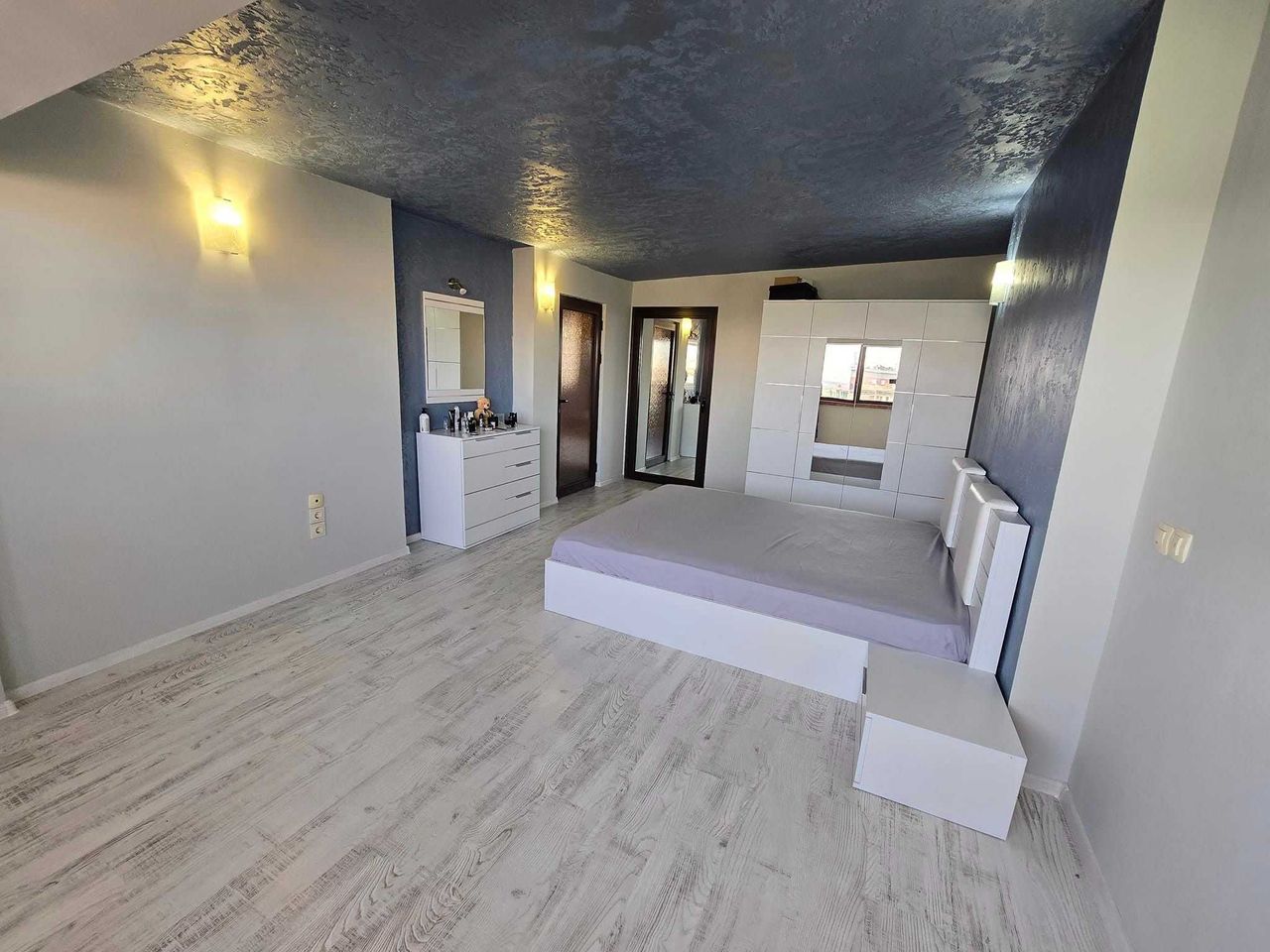 Продава се Двустаен апартамент в Стара Загора, Център - 82 кв.м за 1281 €/кв.м - Снимка #11