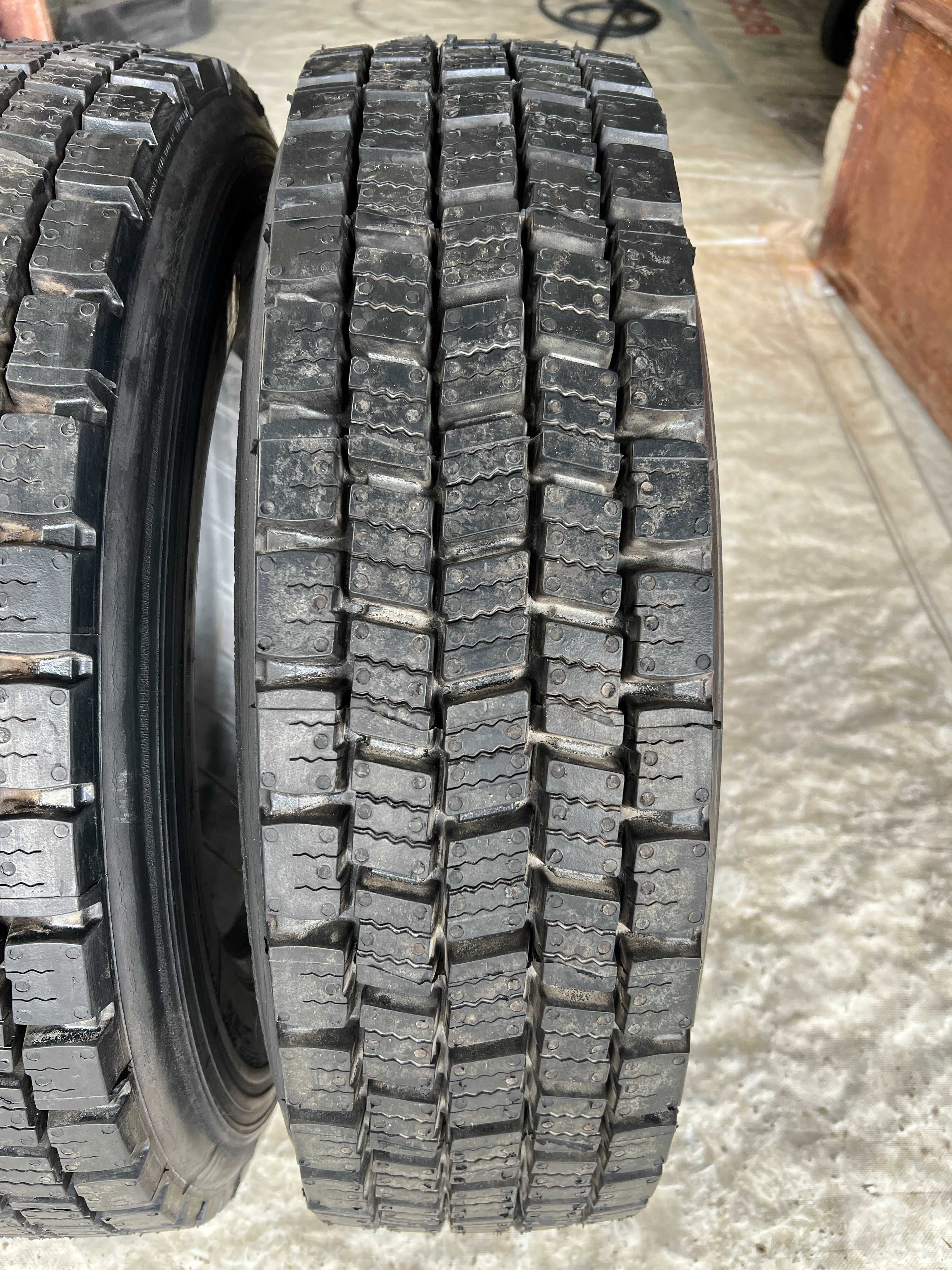 2 товарни гуми НОВ-Регенерат 205/75R17.5 Michelin Recamic 124/122M M+S
