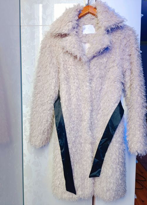 Палто с естествен косъм от лама