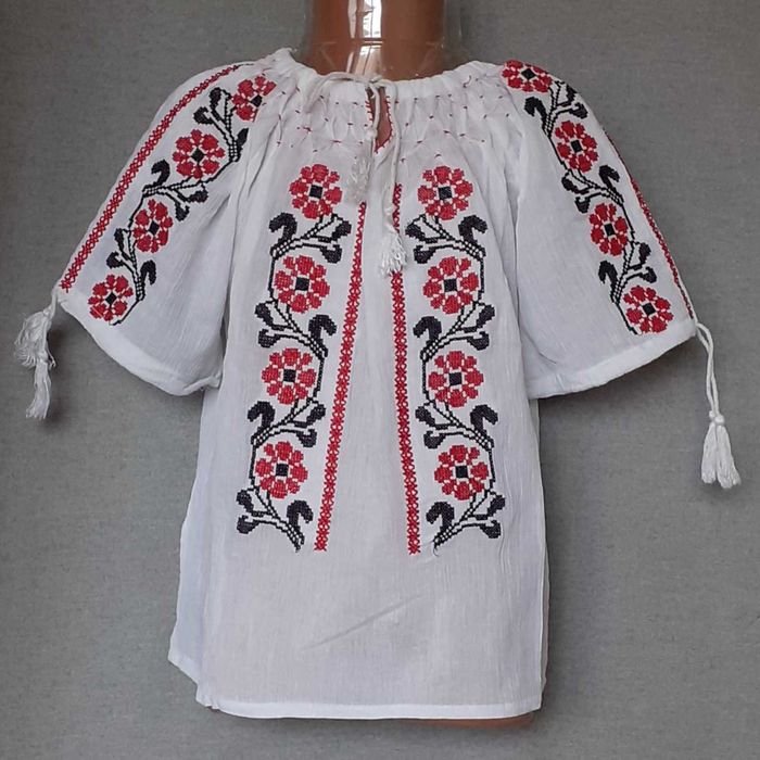 Costum popular pentru copii marimea 5 (6-7-8 ani) 265 lei