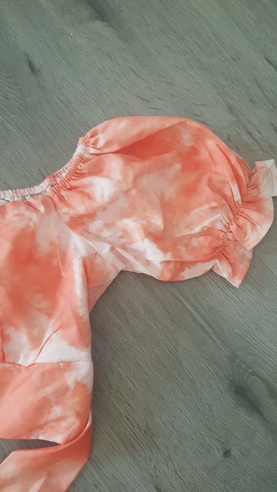 Top scurt MISSGUIDED nou fara eticheta mar 36 dar merge si la 38