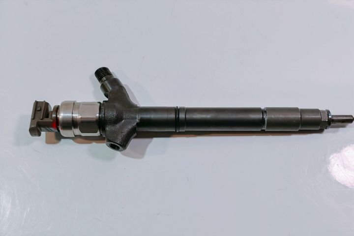 Injector  236700R180 / 23670-0R180 Toyota Corolla E140 seria