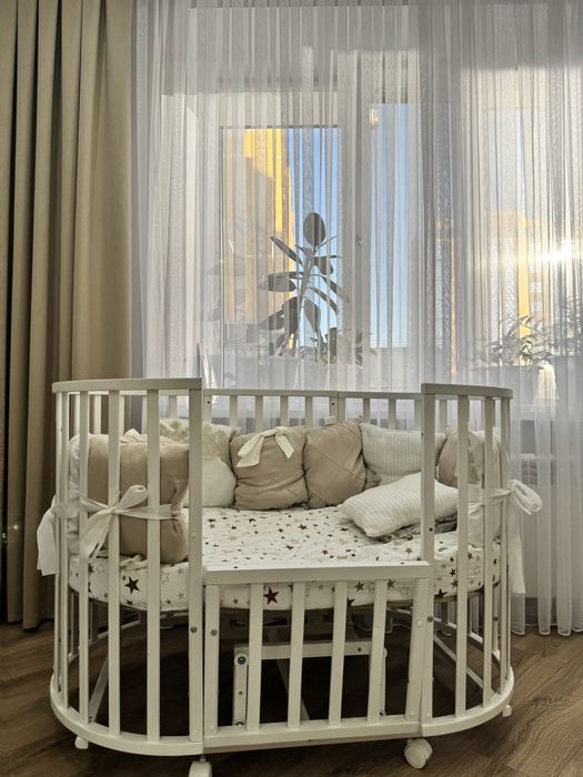 Стильная круглая детская кроватка-трансформер