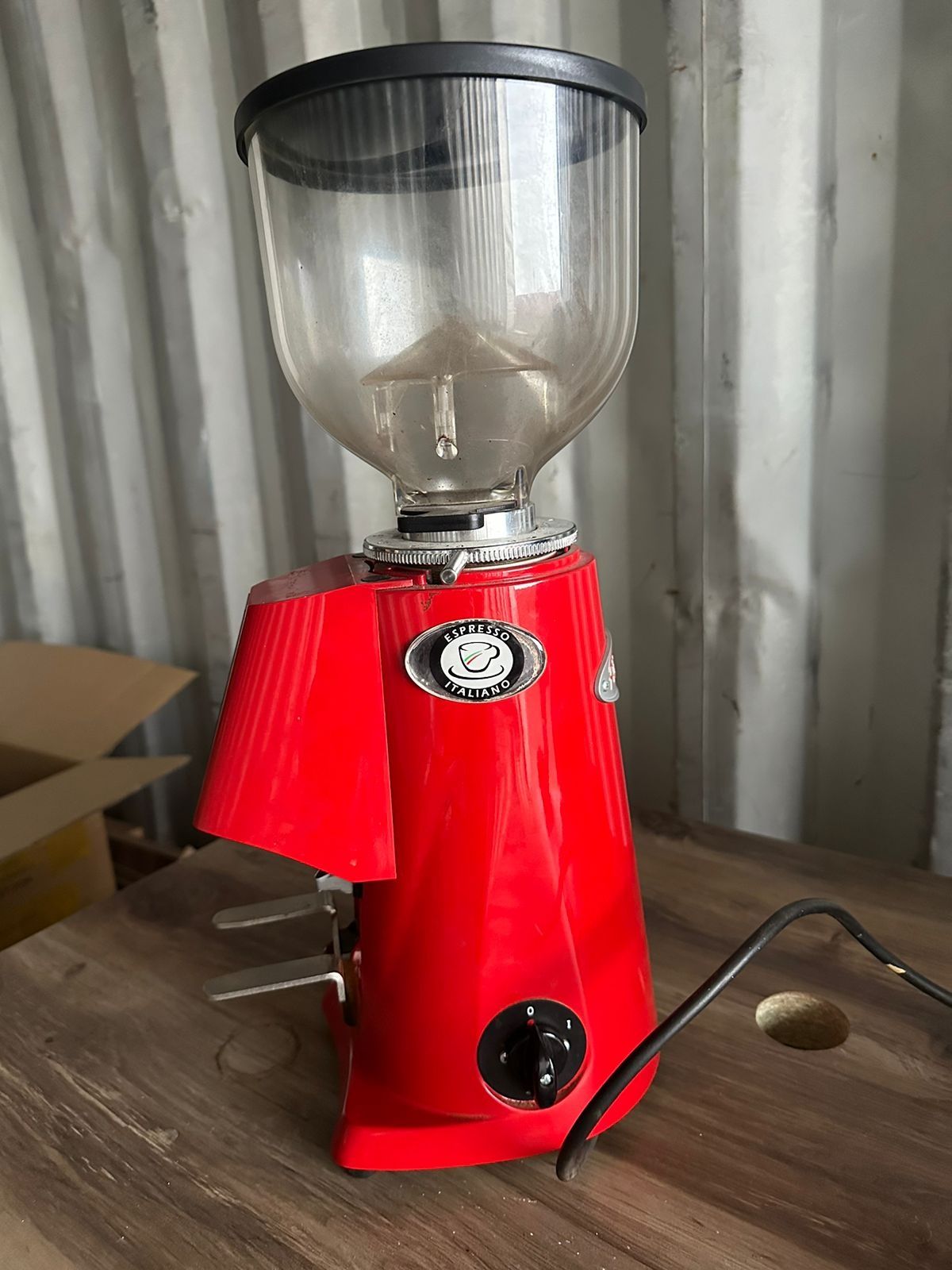 Продаётся кофемолка Fiorenzato f64e.