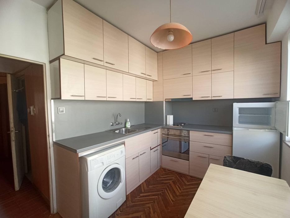 Тристаен апартамент в кв. Христо Смирненски