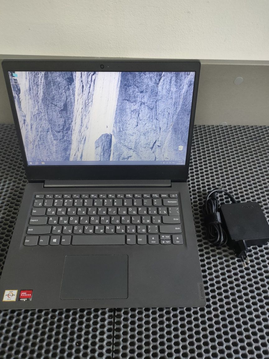 Lenovo 14V-ADA (AMD Athlon Gold 3150U/ 8GB DDR4/ 256GB SSD M.2)