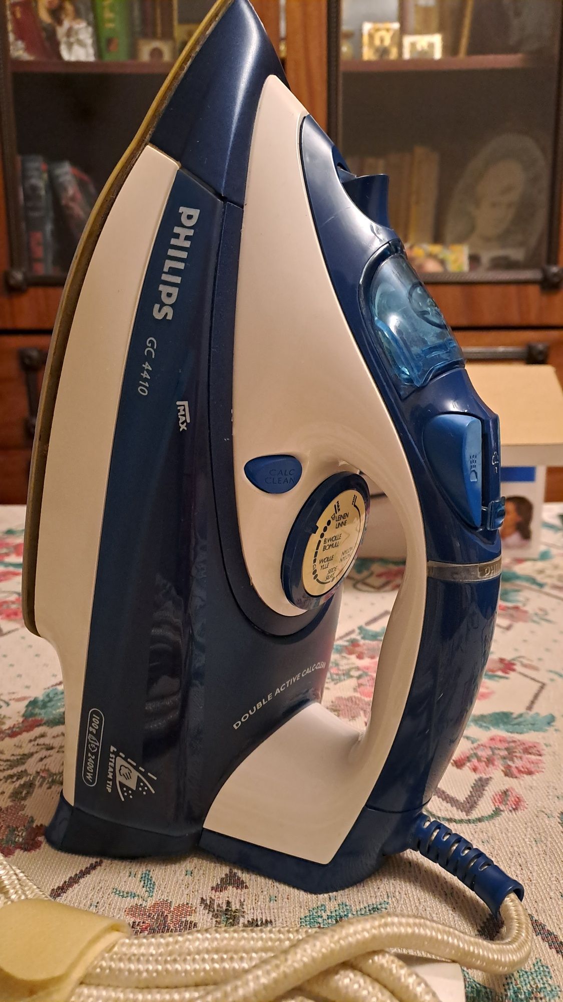 Утюг Philips 2007 года.