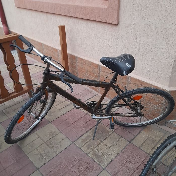 Vănd 2 biciclete pentru piese