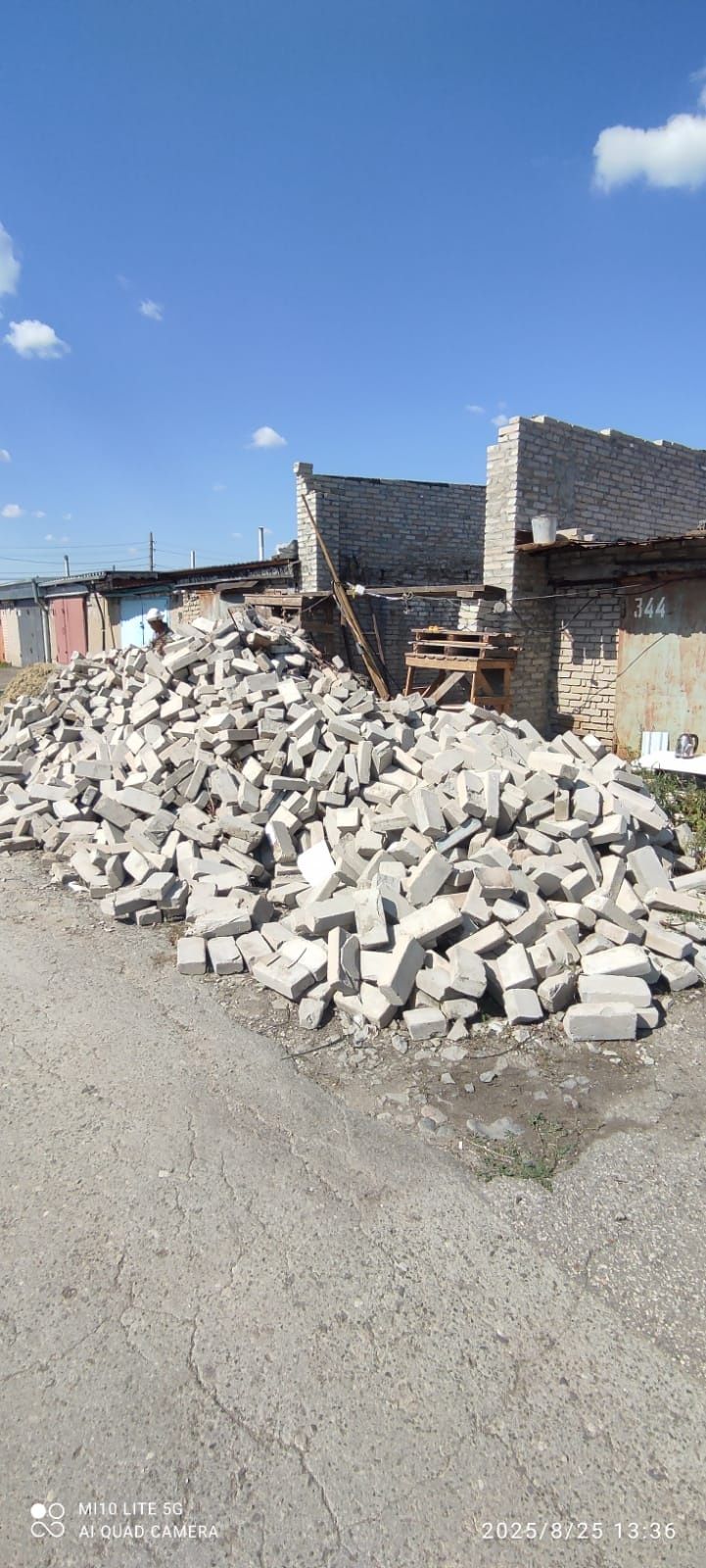 Продам кирпич б. У. Пескоблок