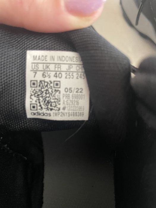 Обувки Adidas ..