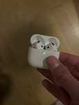 Airpods 4.