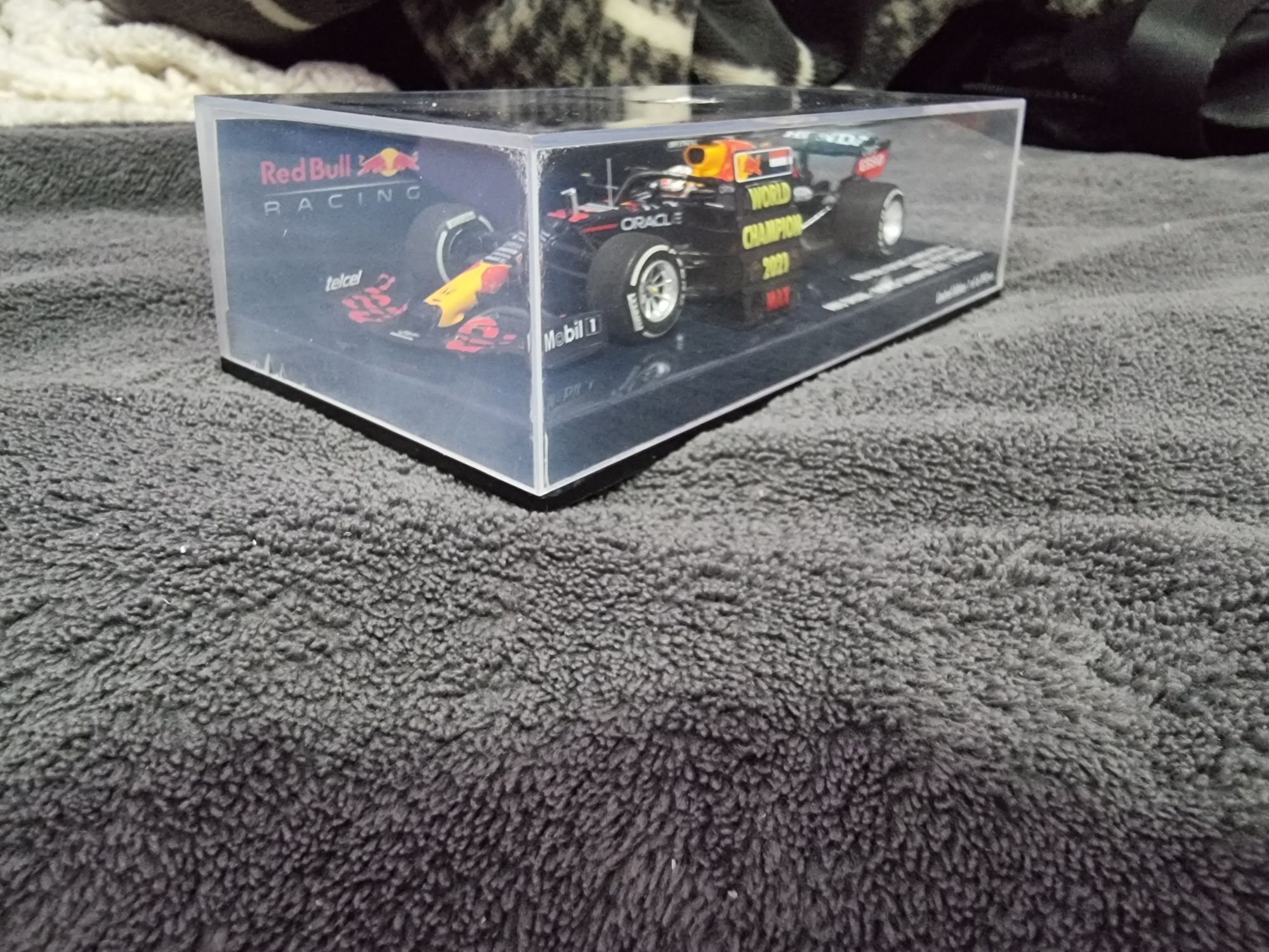 Red bull rb16b max verstappen abu dhabi world champion 2021 minichamps