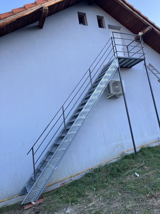 Scări metalice zincate