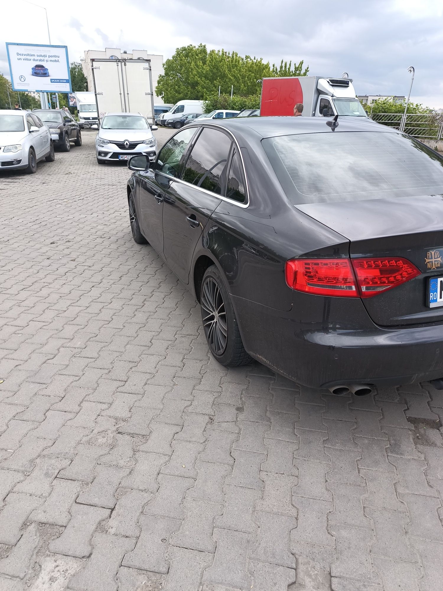 Vând sau schimb Audi A4