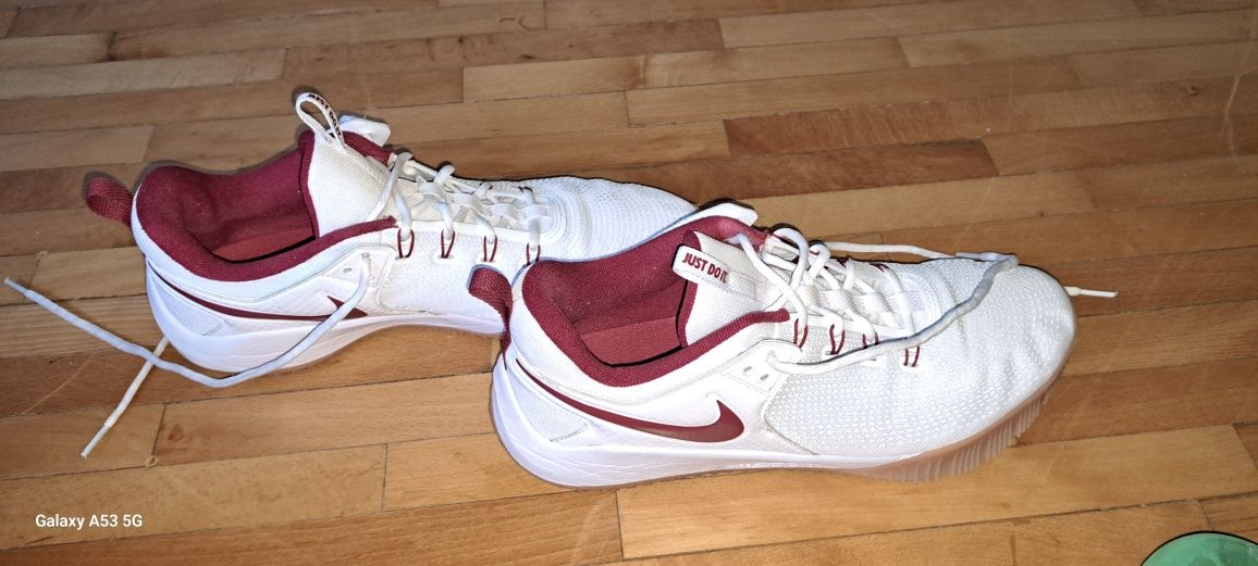 Маратонки за волейбол NIKE