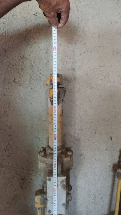 Продам цилиндр от авто грейдер