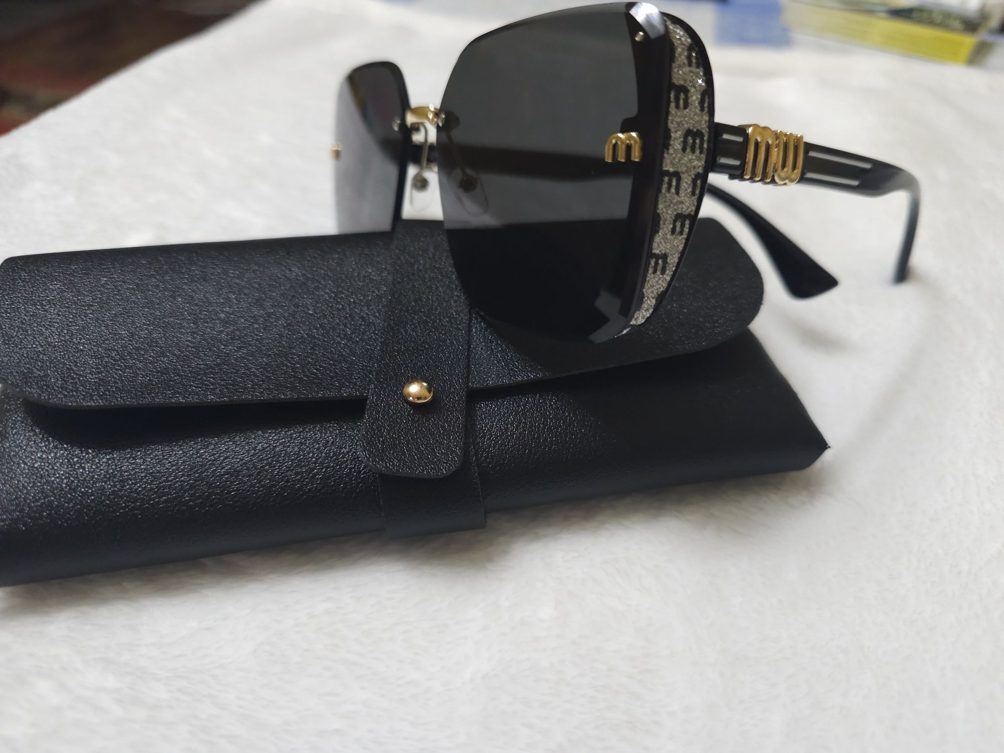 Солнцезащитные очки  Miu Miu (Миу Миу) с блестками.
